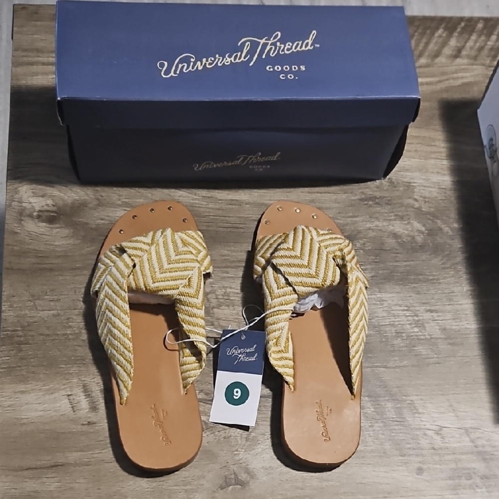Universal Thread Women's Yellow Chevron Sandals